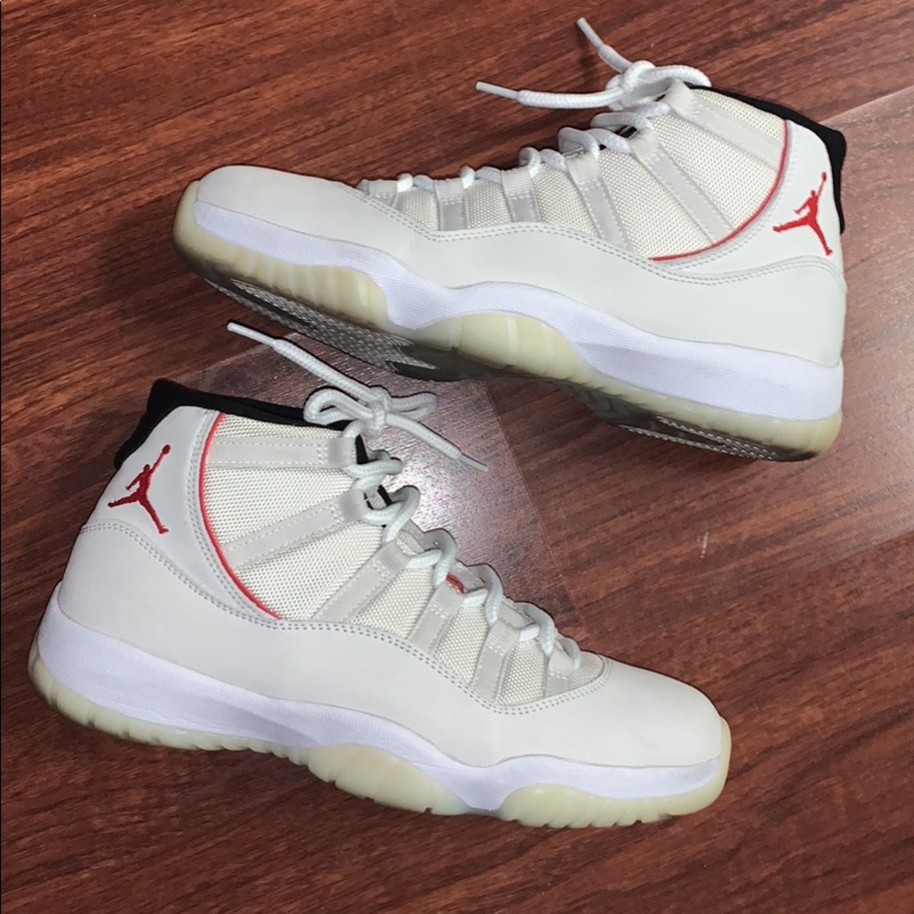 Jordan 11 Platinum Tint
